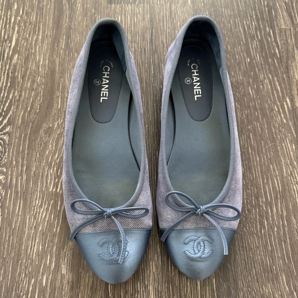 Chanel blue suede ballet flats - Picture 1 of 8